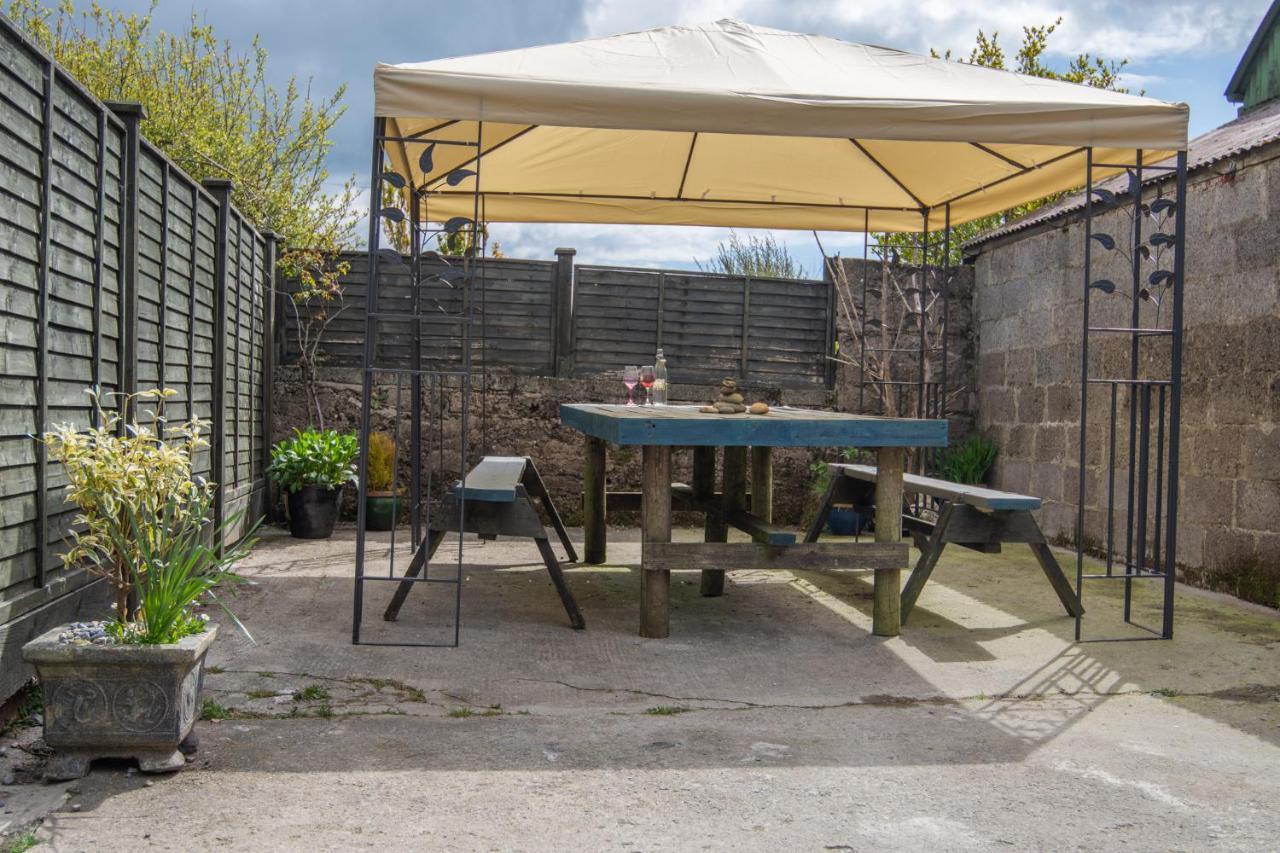 The Buzzard - 6 Person Family Glamping Campsite